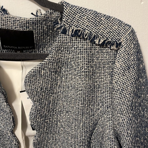 NWT Banana Republic Jacket. Scalloped detail, navy with metallic threads. - Picture 2 of 7